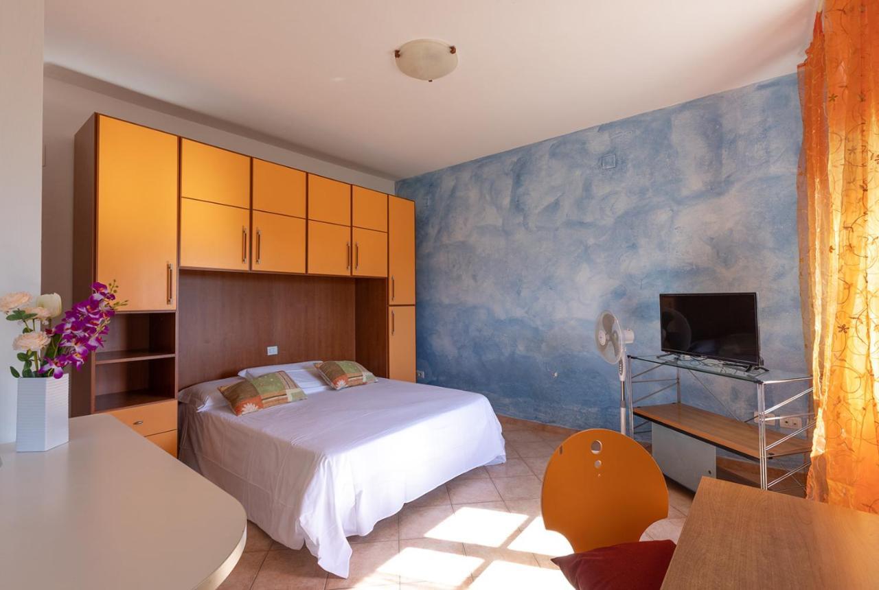 Agriturismo Gli Etruschi Популония Экстерьер фото